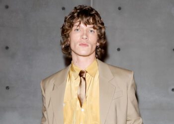 Вот что сказал Коннор Сторри о своем вирусном танцевальном видео Мадонны «Like a Prayer».