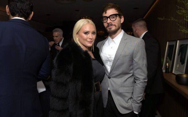 Муж Хилари Дафф, Мэтью Кома, высмеял эссе Эшли Тисдейл о «токсичных» группах матерей, назвав его «бестактным».