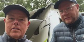 Отдыхающие, оказавшиеся в ловушке из-за внезапного наводнения, рассказывают о моменте, когда обрушилось «цунами».