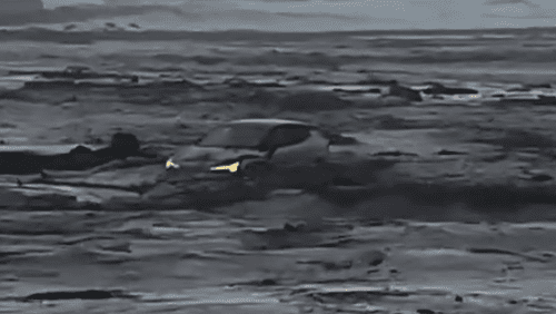 Отдыхающие, оказавшиеся в ловушке из-за внезапного наводнения, рассказывают о моменте, когда обрушилось «цунами».