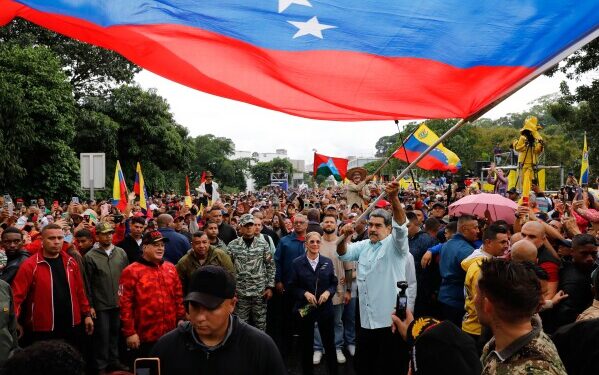 Как кокаин и коррупция привели к предъявлению обвинений Мадуро Как кокаин и коррупция привели к предъявлению обвинений Мадуро