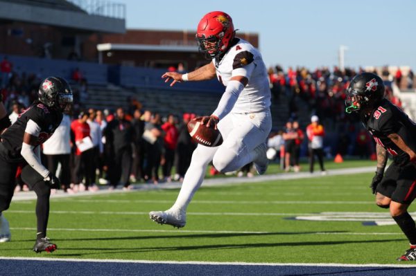 Как жизнь в небольшой футбольной команде-лидере превратила квотербека Ole Miss Тринидада Чамблисса в звезду на самой большой сцене.