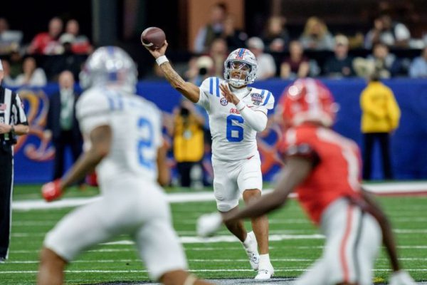 Как жизнь в небольшой футбольной команде-лидере превратила квотербека Ole Miss Тринидада Чамблисса в звезду на самой большой сцене.