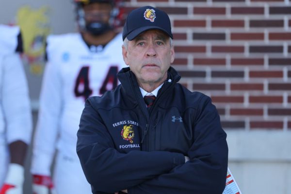 Как жизнь в небольшой футбольной команде-лидере превратила квотербека Ole Miss Тринидада Чамблисса в звезду на самой большой сцене.