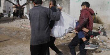 Как солнцезащитные очки Макрона в Давосе отразили политические разногласия с Трампом