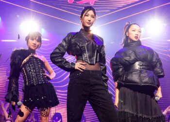 Трек HUNTR/X «Golden» удерживает первое место в чарте Billboard Global Excl. US уже 20-ю неделю подряд, что является рекордным показателем.