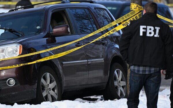 Сотрудник иммиграционной и таможенной службы застрелил водителя в Миннеаполисе — это стало смертельным началом последней иммиграционной операции Трампа. Сотрудник иммиграционной и таможенной службы застрелил водителя в Миннеаполисе — это стало смертельным началом последней иммиграционной операции Трампа.