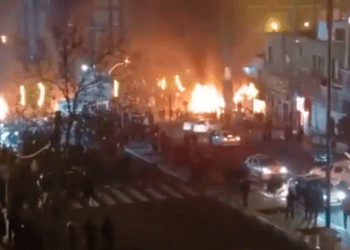 В Иране произошла полная блокировка интернета на фоне распространения антиправительственных волнений по всей стране.