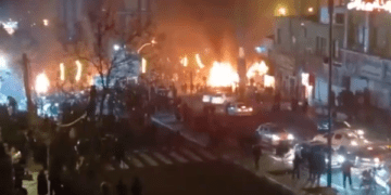 В Иране произошла полная блокировка интернета на фоне распространения антиправительственных волнений по всей стране.