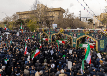 Иранские студенты в Австралии переживают «самые тяжелые времена» на фоне рекордно низкого экономического спада. Иранские студенты в Австралии переживают «самые тяжелые времена» на фоне рекордно низкого экономического спада.
