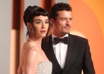 В фотосессии для фильма «Holidaze» Кэти Перри включила в свой альбом Джастина Трюдо и бывшего парня Орландо Блума. В фотосессии для фильма «Holidaze» Кэти Перри включила в свой альбом Джастина Трюдо и бывшего парня Орландо Блума.