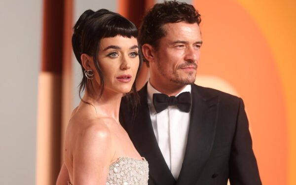 В фотосессии для фильма «Holidaze» Кэти Перри включила в свой альбом Джастина Трюдо и бывшего парня Орландо Блума.