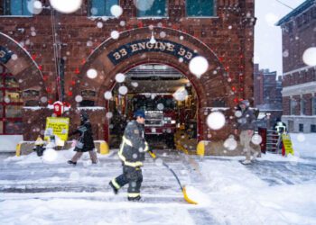 Кристи Ноэм относилась к FEMA как к противнику. Затем обрушился мощный зимний шторм. Кристи Ноэм относилась к FEMA как к противнику. Затем обрушился мощный зимний шторм.