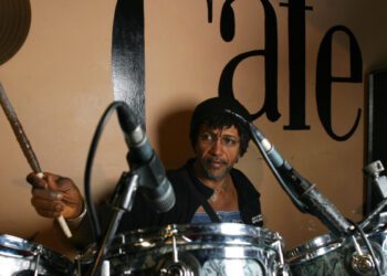 Легендарный барабанщик и продюсер регги Лоуэлл «Слай» Данбар скончался в возрасте 73 лет.