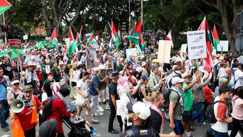 «Прислушайтесь к нам, сотрудничайте с нами»: полиция призвала участников протестов в выходные дни к сотрудничеству, несмотря на запрет.