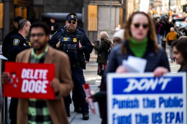 «Огромные издержки»: как Трамп перевернул работу федерального правительства в первый год своего возвращения в Вашингтон.