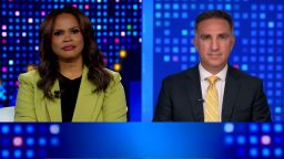 Мужчина, обвиняемый в закладке самодельных бомб возле штаб-квартир Республиканской и Демократической партий в Вашингтоне, останется под стражей до суда. Мужчина, обвиняемый в закладке самодельных бомб возле штаб-квартир Республиканской и Демократической партий в Вашингтоне, останется под стражей до суда.