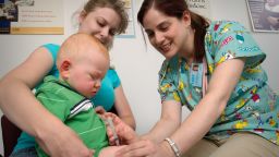 Медицинские организации обратятся в суд с просьбой заблокировать новые рекомендации CDC по вакцинации.