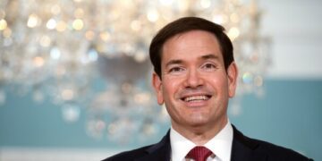 Президент Мексики заявила, что ее страна приостановила поставки нефти на Кубу.