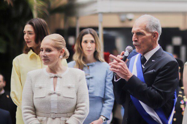 Президент Мексики заявила, что ее страна приостановила поставки нефти на Кубу.