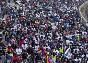 В Миннесоте протестующие и агенты неоднократно вступали в конфронтацию, а прокуроры ушли в отставку после смерти Рене Гуд.