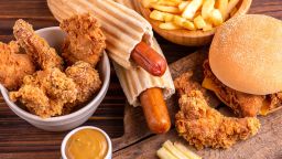 Новые рекомендации по питанию в США призывают к уменьшению количества сахара и увеличению количества белка, а также отдают предпочтение говяжьему жиру. Новые рекомендации по питанию в США призывают к уменьшению количества сахара и увеличению количества белка, а также отдают предпочтение говяжьему жиру.