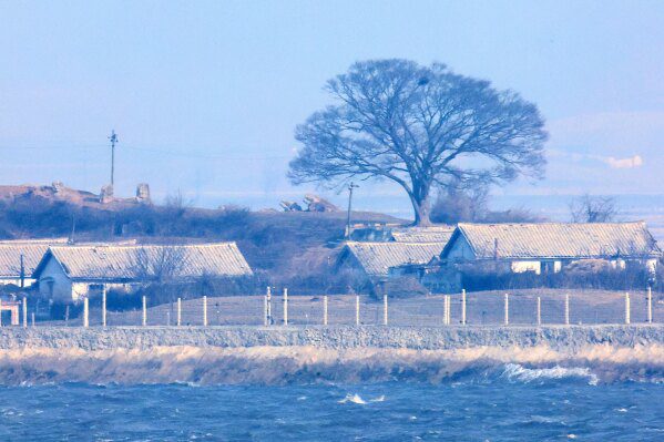 Ким Чен Ын заявил, что на предстоящем съезде партии будут обнародованы планы по укреплению ядерного сдерживания.