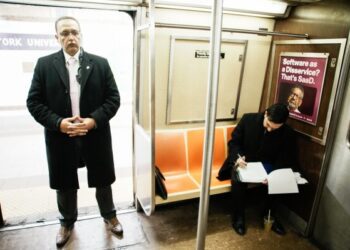 Мэр Нью-Йорка Зоран Мамдани защищает представителя жилищной ассоциации, столкнувшегося с критикой за публикации, содержащие высказывания о «белом превосходстве».