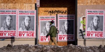 Племя оглала-сиу заявляет, что трое членов племени, арестованных в Миннеаполисе, находятся под стражей иммиграционной и таможенной службы США (ICE).