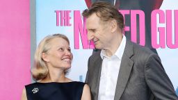 Памеле Андерсон было неприятно сидеть рядом с продюсером сериала «Пэм и Томми» Сетом Рогеном на церемонии вручения премии «Золотой глобус».