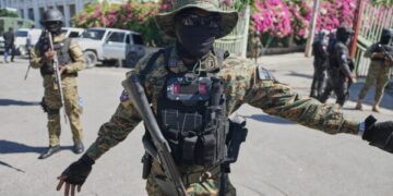 Президент заявил, что порты Панамского канала продолжат работу после того, как суд признал концессию неконституционной.