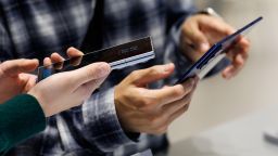 Опрос показывает, что люди не верят в крупную ставку Apple на более тонкий iPhone.