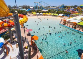 Человек находится в критическом состоянии после того, как чуть не утонул в аквапарке WhiteWater World. Человек находится в критическом состоянии после того, как чуть не утонул в аквапарке WhiteWater World.