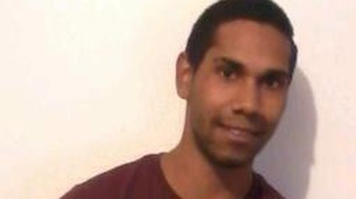 Полиция утверждает, что стрелок находился под залогом по обвинению в домашнем насилии, когда убил трех человек.