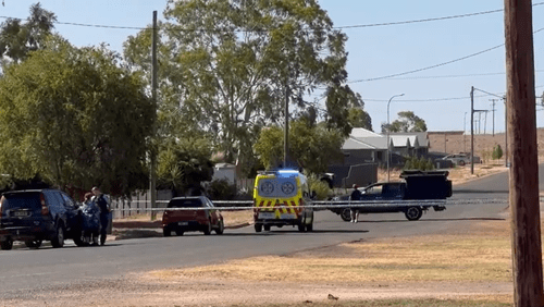 Полиция утверждает, что стрелок находился под залогом по обвинению в домашнем насилии, когда убил трех человек.