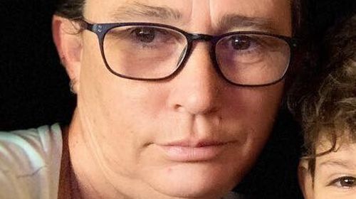 Полиция утверждает, что стрелок находился под залогом по обвинению в домашнем насилии, когда убил трех человек.