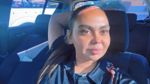 Полиция утверждает, что стрелок находился под залогом по обвинению в домашнем насилии, когда убил трех человек. Полиция утверждает, что стрелок находился под залогом по обвинению в домашнем насилии, когда убил трех человек.