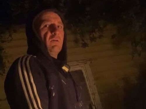 Полиция утверждает, что стрелок находился под залогом по обвинению в домашнем насилии, когда убил трех человек.