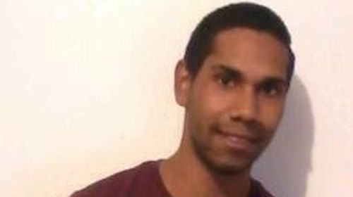 Полиция разыскивает автомобиль, поскольку поиски предполагаемого стрелка из Нового Южного Уэльса расширяются.