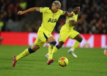 Конфликт президента Петро с Трампом по поводу Венесуэлы загнал Колумбию в угол. Конфликт президента Петро с Трампом по поводу Венесуэлы загнал Колумбию в угол.