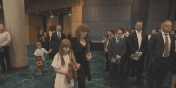 Премьер-министр и два главы провинций приняли участие в прощании с Тимом Пиктоном.