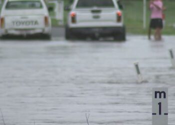 В одном из городов Квинсленда зафиксирован самый дождливый день за 110 лет из-за последствий бывшего циклона, обрушившегося на штат.