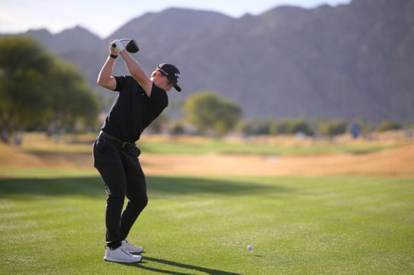 Скотти Шеффлер начинает новый сезон, демонстрируя неизменную уверенность, и одерживает победу на своем первом турнире PGA Tour.