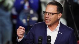 Шапиро утверждает, что команда, занимавшаяся проверкой кандидатуры Харриса, спросила его, не является ли он «агентом израильского правительства».