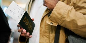 После решения суда южноафриканских экспатов призвали проверить свой гражданский статус.