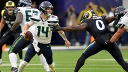 «Стилерс» достигли устного соглашения о назначении Майка Маккарти главным тренером. «Стилерс» достигли устного соглашения о назначении Майка Маккарти главным тренером.