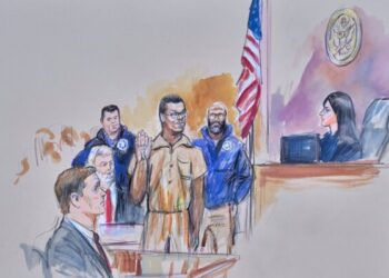 Швейцарские следователи полагают, что причиной смертельного пожара в баре стали сверкающие свечи, поставленные на винные бутылки. Швейцарские следователи полагают, что причиной смертельного пожара в баре стали сверкающие свечи, поставленные на винные бутылки.