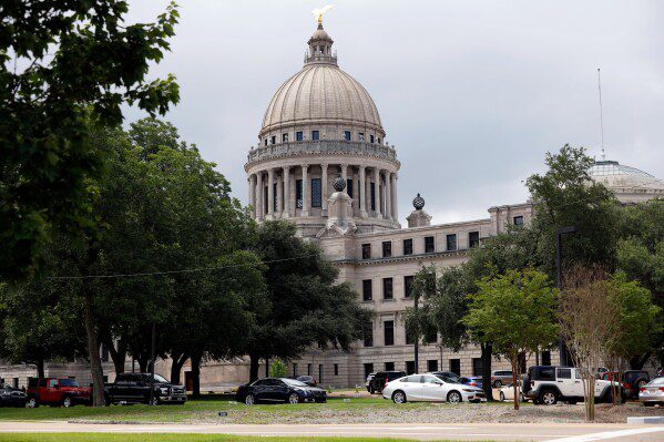 Швейцарские следователи полагают, что причиной смертельного пожара в баре стали сверкающие свечи, поставленные на винные бутылки.