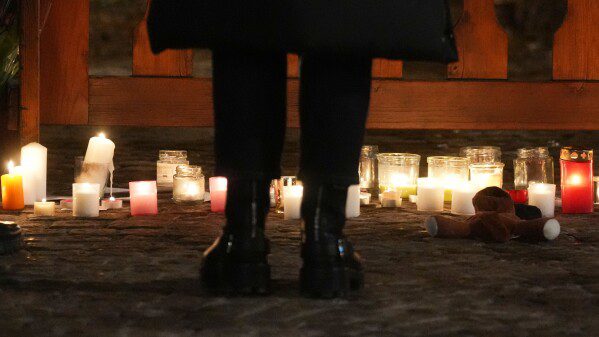 Швейцарские следователи полагают, что причиной смертельного пожара в баре стали сверкающие свечи, поставленные на винные бутылки.