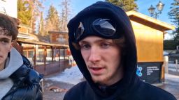 В результате пожара в швейцарском баре пострадали подростки в возрасте 14 и 15 лет, что вызывает вопросы о проверке документов, удостоверяющих личность. В результате пожара в швейцарском баре пострадали подростки в возрасте 14 и 15 лет, что вызывает вопросы о проверке документов, удостоверяющих личность.